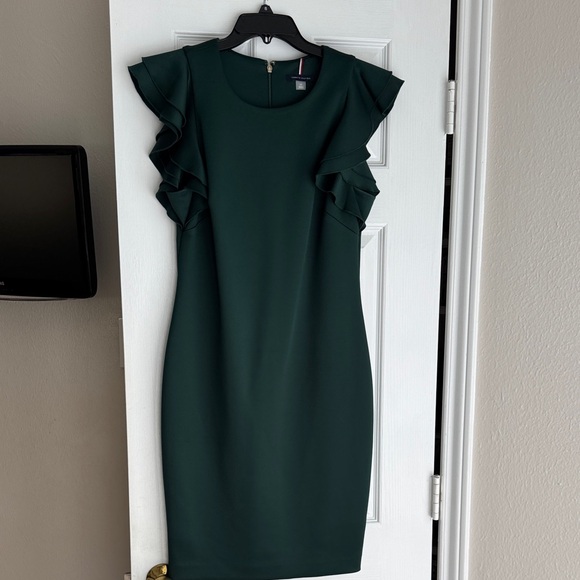 Tommy Hilfiger Dresses & Skirts - Tommy Hilfiger Emerald Green Ruffle Sleeve Midi Dress